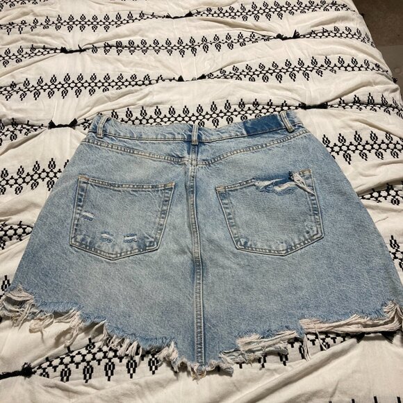 Anthropologie Pilcro Destroyed Denim Mini Skirt in Light Wash NWT Size 12 - Picture 3 of 4